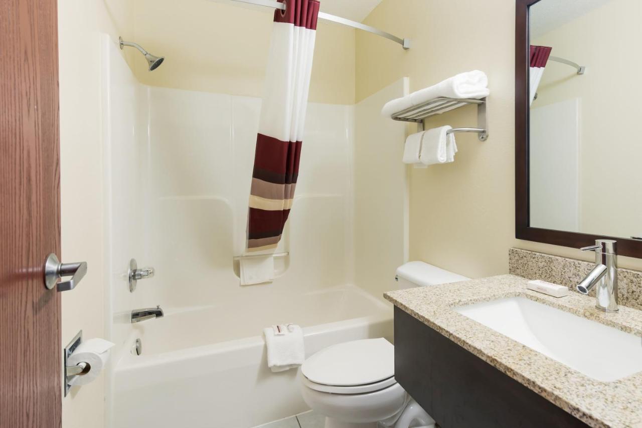 Red Roof Inn Auburn Bagian luar foto