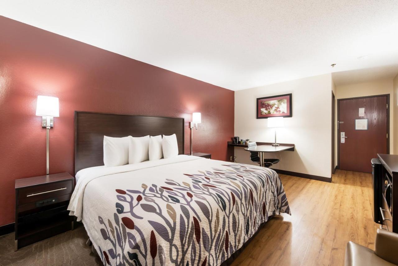 Red Roof Inn Auburn Bagian luar foto