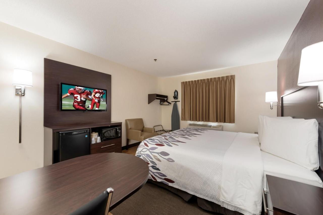 Red Roof Inn Auburn Bagian luar foto